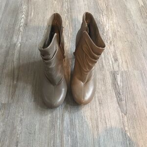 Cute short booties with zipper